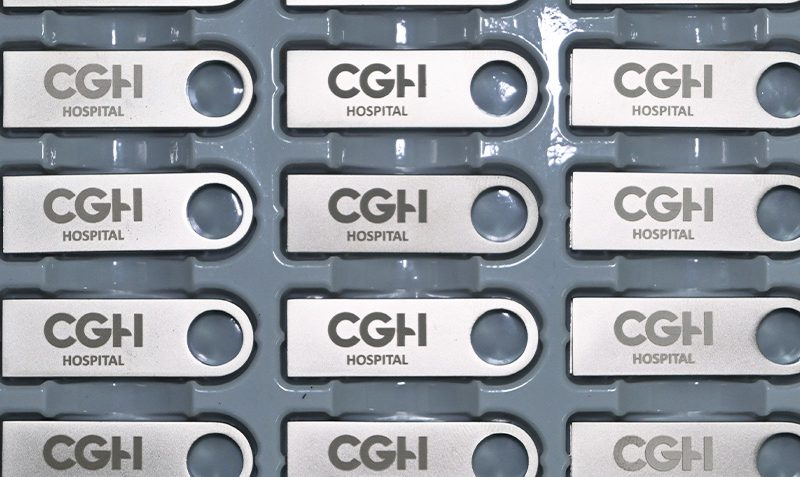 ผลงานจริงจากโรงงาน แฟลชไดร์ฟ เลเซอร์โลโก้ CGH HOSPITAL