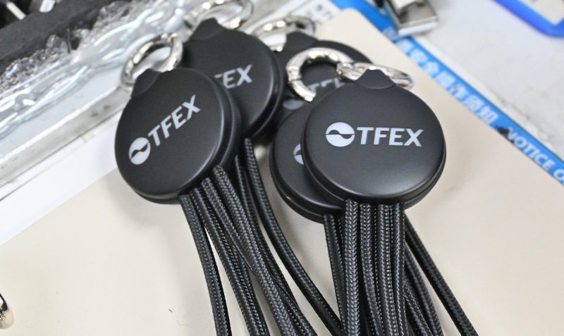 ผลงานสายชาร์จ USB สกรีนโลโก้ TFEX