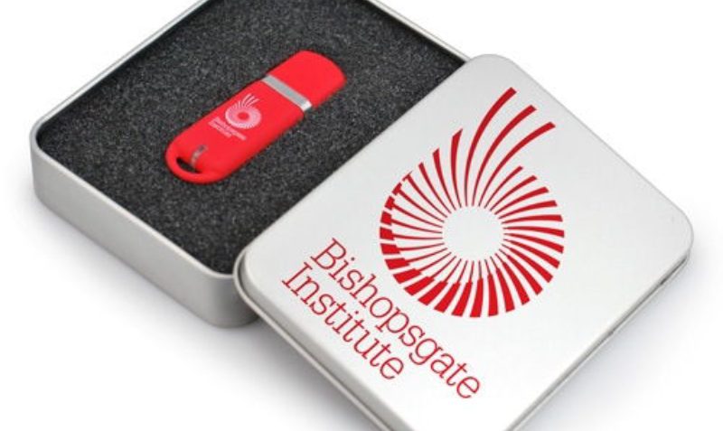 what-to-know-before-ordering-cheap-logo-usb-drives