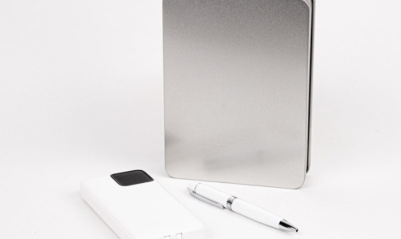 custom-flash-drive-gift-set-ordering-tips-save-cost