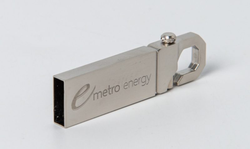 custom-flash-drive-online-vs-factory-which-is-better