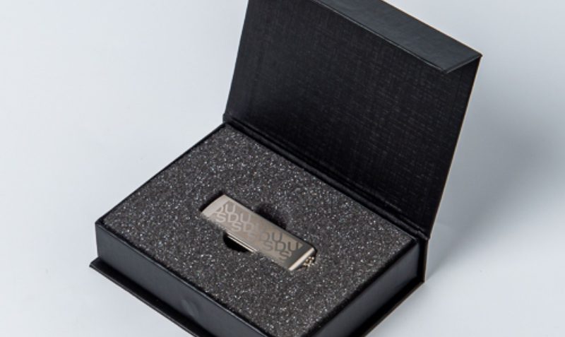 premium-flash-drive-packaging-ideas-for-corporate-gifts