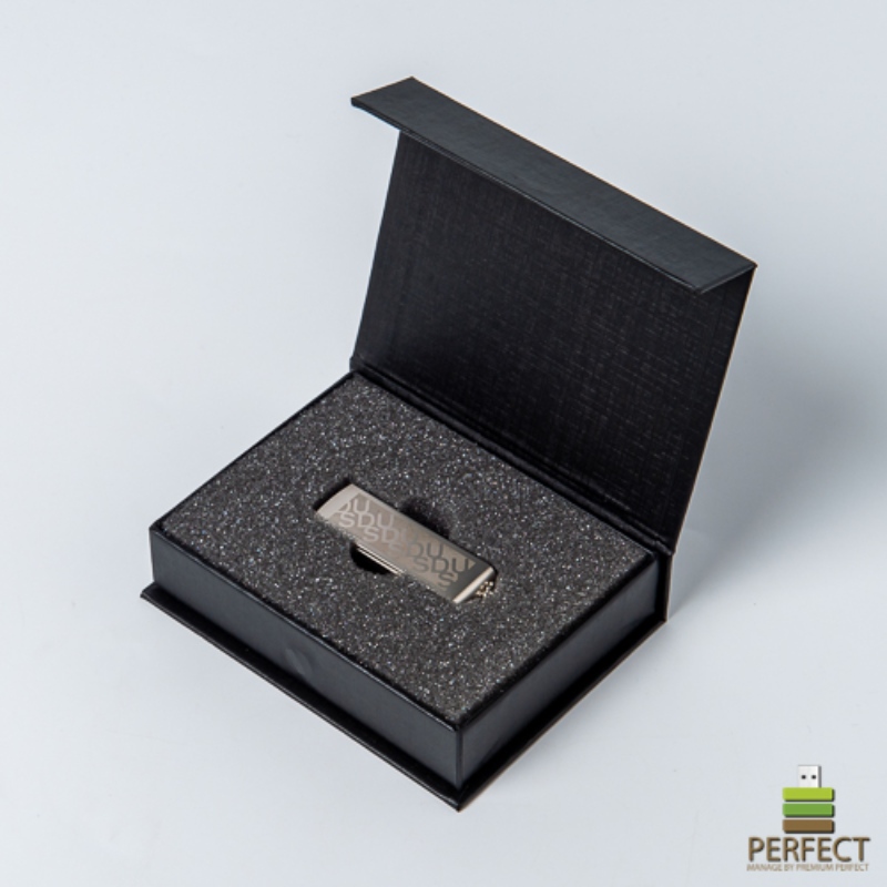 premium-flash-drive-packaging-ideas-for-corporate-gifts